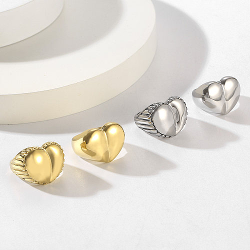 Anillos chapados en oro de 18 quilates con revestimiento de acero de titanio en forma de corazón de estilo simple