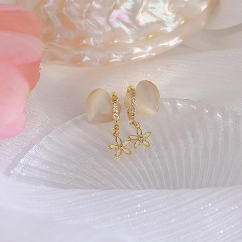 1 Paar elegante, süße, schlichte Herzform-Blumenplattierungs-Inlay-Kupfer-Zirkon-Ohrringe mit 14-Karat-Vergoldung