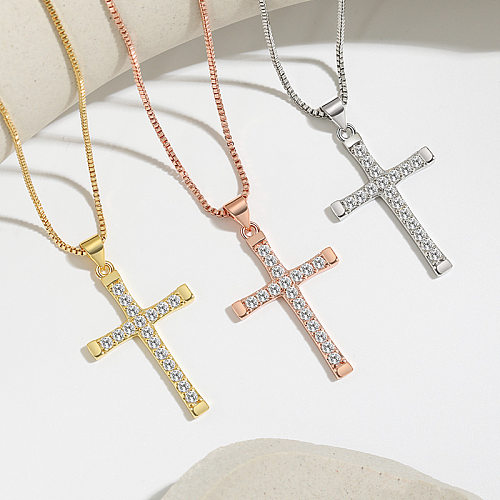 Collier pendentif croix en cuivre avec strass à la mode