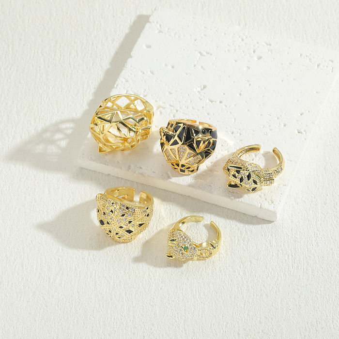 Anillos abiertos chapados en oro de 14 quilates con incrustaciones de cobre y leopardo elegante