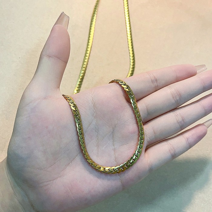 Colar de pulseiras banhado a ouro com revestimento de aço inoxidável de pele de cobra estilo simples casual