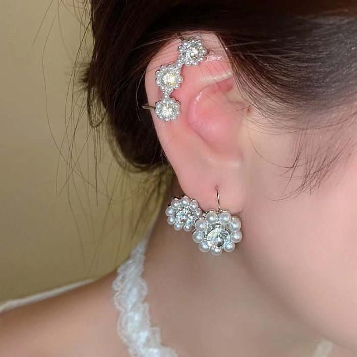 1 Paar süße Blumenüberzug-Inlay-Ohrringe aus Kupfer mit künstlichen Perlen und Strasssteinen