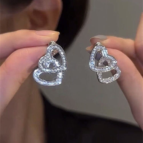 1 par de brincos de orelha de zircônia de cobre em formato de coração doce