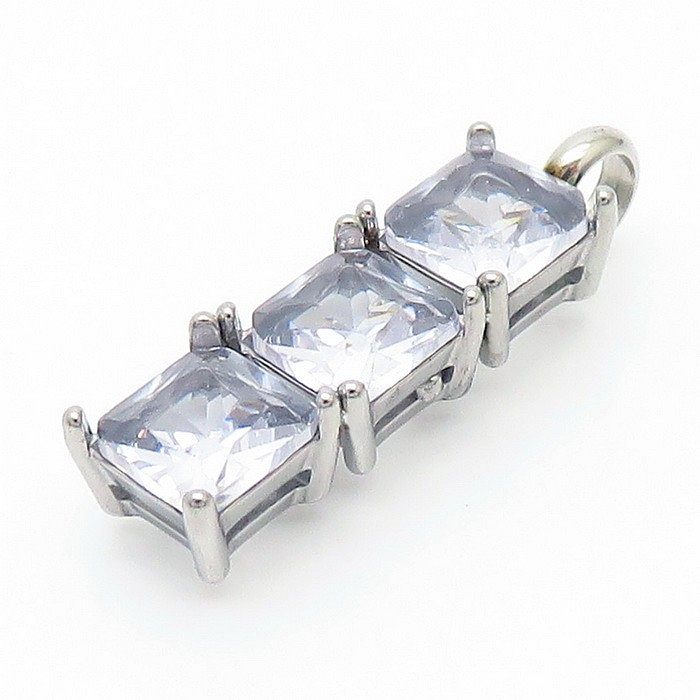 Lindo conjunto de joyas de circonio con incrustaciones de acero de titanio brillante para vacaciones