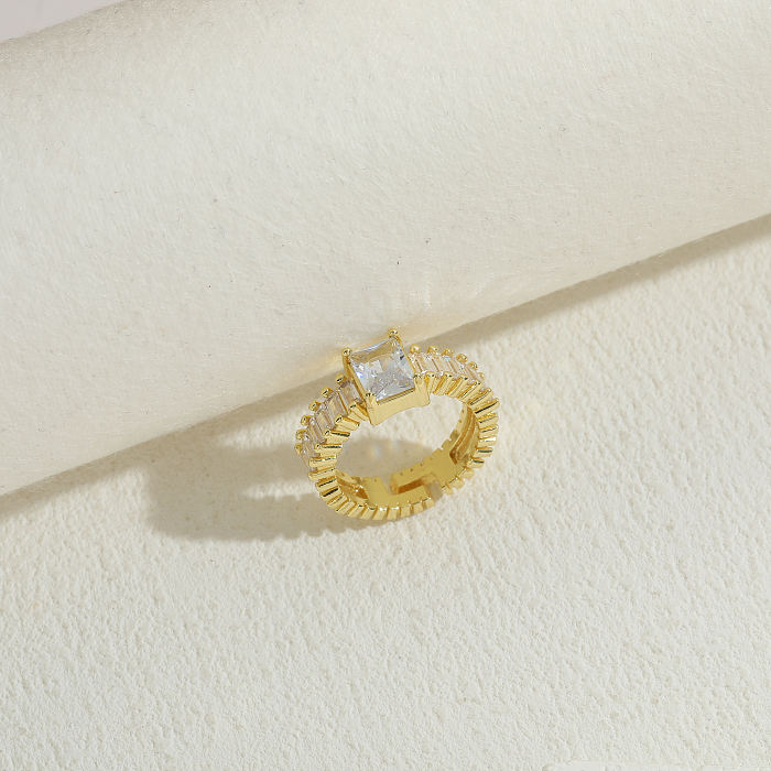Elegante luxuoso estilo clássico quadrado chapeamento de cobre incrustado zircão 14K anéis abertos banhados a ouro