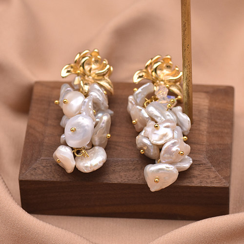 1 Paar schlichte Ohrringe im klassischen Stil mit Blumenplattierung und Kupferperle, 18 Karat vergoldet
