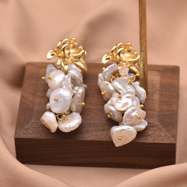 1 paire de boucles d'oreilles pendantes plaquées or 18 carats, Style Simple, Style classique, incrustation de fleurs, perles en cuivre