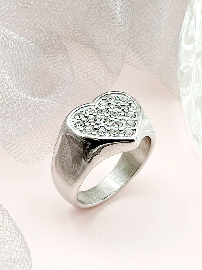 Anéis de strass banhados a ouro de aço inoxidável em formato de coração estilo simples e elegante a granel