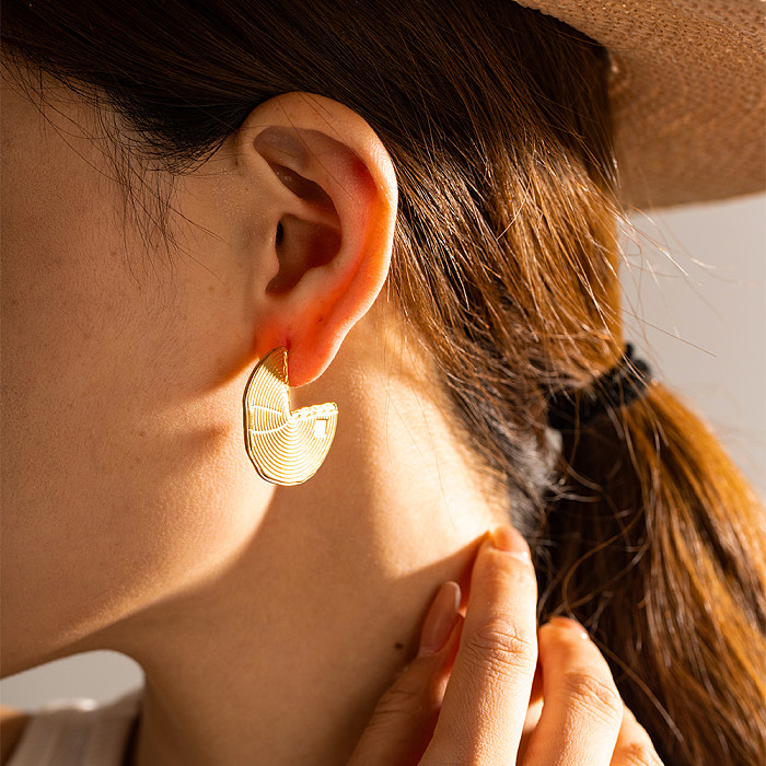 1 paire de clous d'oreilles plaqués or 18 carats en acier inoxydable plaqué secteur de style simple de style IG