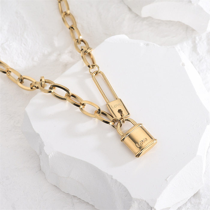 Collar chapado en oro de 18K con revestimiento de pulido de acero inoxidable con cerradura artística de estilo clásico informal