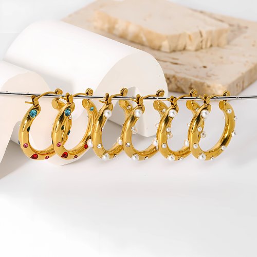 1 par de pendientes chapados en oro de 18K con perlas artificiales de acero inoxidable con incrustaciones de pulido redondo circular informal