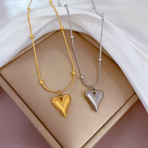 Collar colgante chapado en oro de acero inoxidable con forma de corazón de estilo moderno