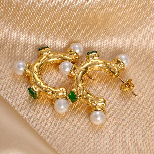 1 par de pendientes chapados en oro con incrustaciones de perlas artificiales de acero inoxidable con incrustaciones en forma de C de vacaciones exageradas de Estilo Vintage