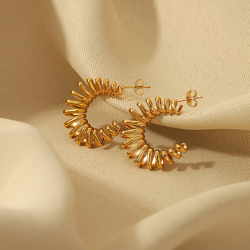 Europeu e americano geométrico de aço inoxidável 18k banhado a ouro em forma de c espiral oco fio de aço primavera design brincos