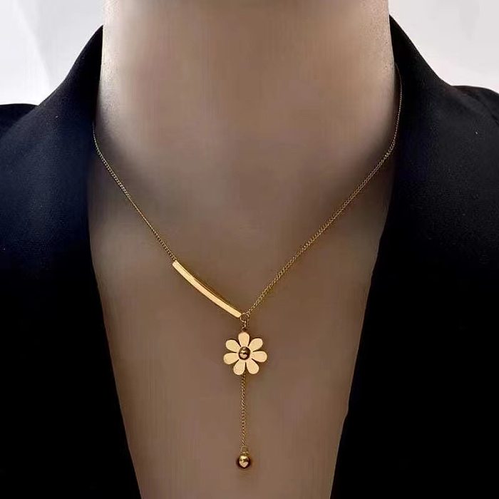 Simple Style Flower Stainless Steel Pendant Necklace In Bulk