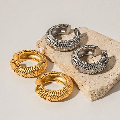 1 par de clips de oreja chapados en oro de 18 quilates de acero inoxidable chapado en escamas de pescado en forma de C de estilo clásico elegante