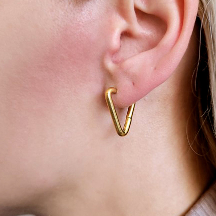 1 paire de boucles d'oreilles plaquées or 18 carats, style simple, triangle, acier inoxydable