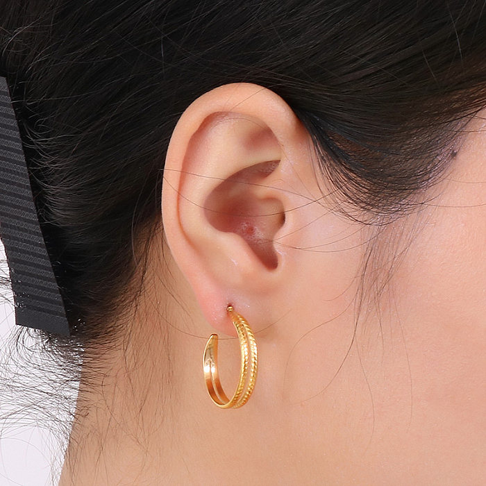 1 paire de clous d'oreilles en acier inoxydable plaqué en forme de C, Style Streetwear Simple