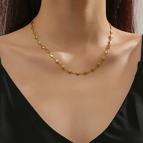 Collar chapado en oro de 18 quilates con revestimiento de acero inoxidable en forma de corazón de estilo simple y elegante