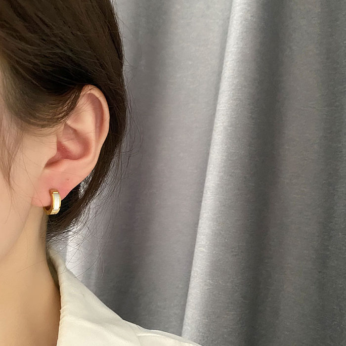 1 paire de boucles d'oreilles rondes en acier inoxydable plaquées à la mode