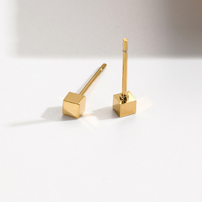 زوج واحد من أقراط الأذن المربعة ذات التصميم البسيط المصنوعة من الفولاذ المقاوم للصدأ المطلية بالذهب عيار 1 قيراط
