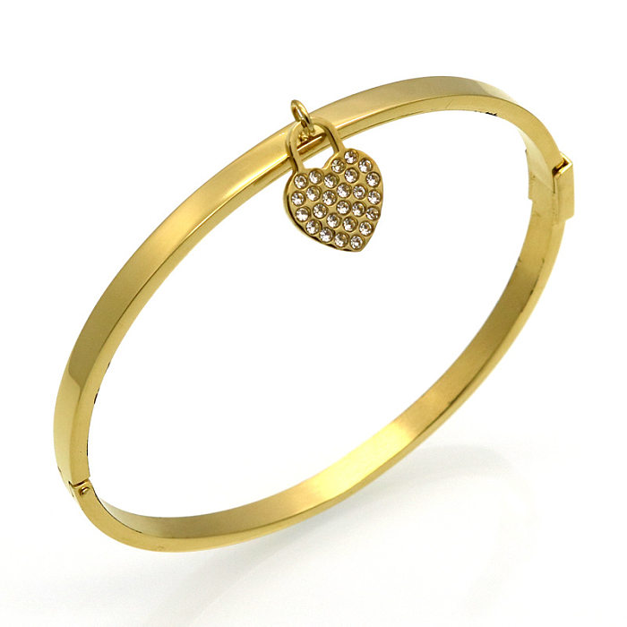 El oro Titanium elegante al por mayor de la forma del corazón 14K plateó el brazalete de los diamantes artificiales