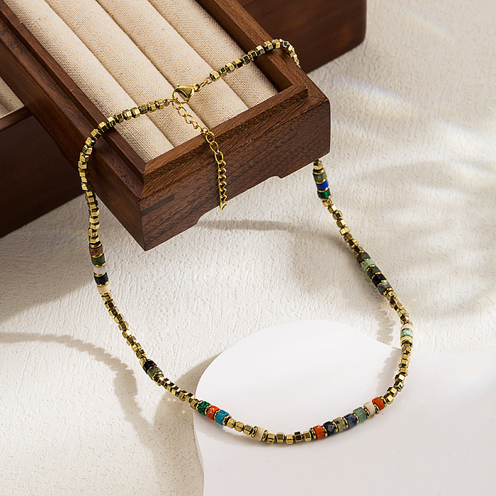 Vergoldete Halskette im Vintage-Stil mit süßem Farbblock-Edelstahl und Perlenbeschichtung