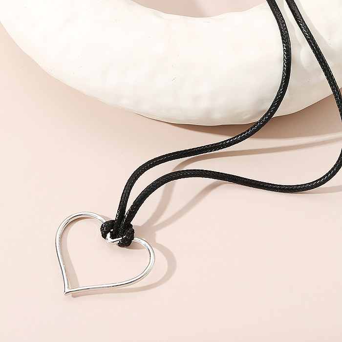 Simple Style Classic Style Heart Shape Stainless Steel  Alloy Leather Rope Plating Silver Plated Pendant Necklace