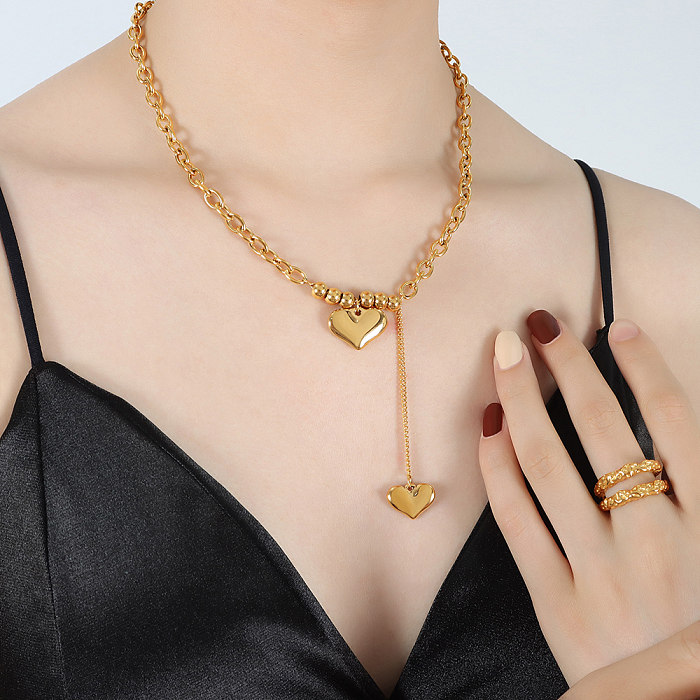 Lässige Urlaubs-Anhänger-Halskette in Herzform aus Edelstahl mit Perlenbeschichtung, 18 Karat vergoldet