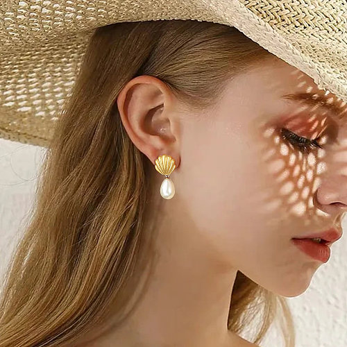 1 Paar INS-Stil Barock-Stil Jakobsmuschel-Ohrringe aus Edelstahl mit Perlenbeschichtung und 18-Karat-Vergoldung