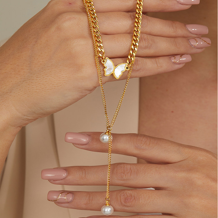 Collares en capas chapados en oro de 18 quilates con incrustaciones de perlas artificiales de mariposa dulce romántica