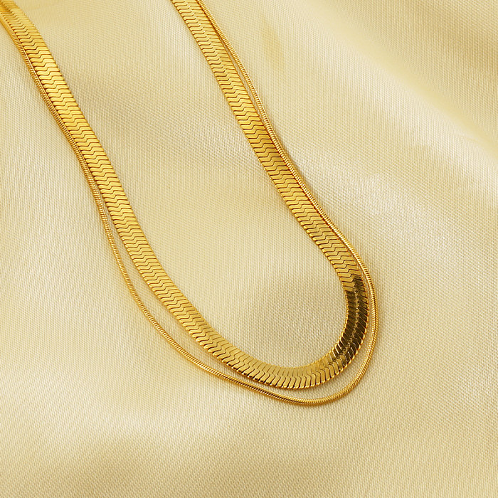 Estilo simple Estilo clásico Color sólido Chapado en capas de acero inoxidable Collares en capas chapados en oro de 18 quilates