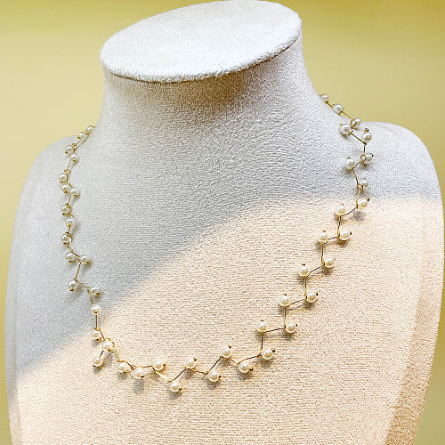 Collar chapado en oro de perlas con incrustaciones de acero inoxidable redondo de estilo simple y dulce elegante