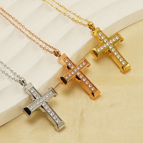 Collier pendentif plaqué or 18 carats avec incrustation de croix en acier inoxydable de style classique