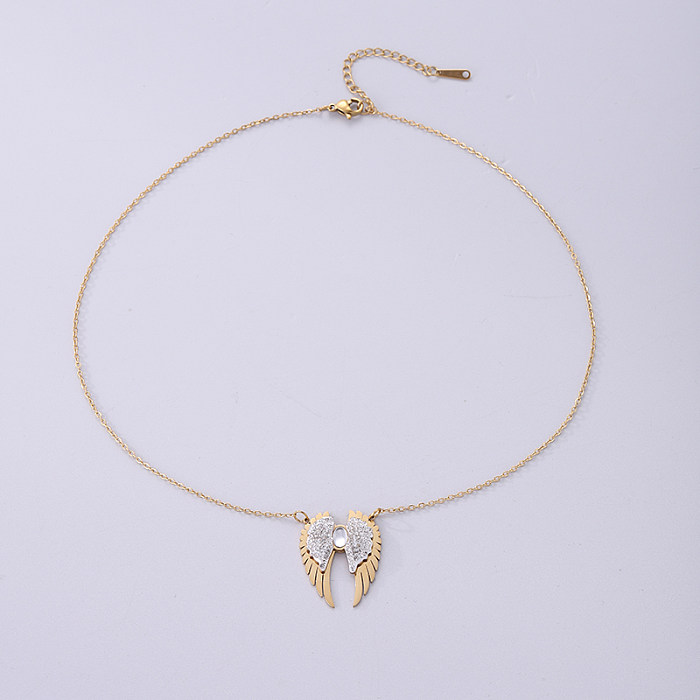 Collier pendentif plaqué or 18 carats avec incrustation de placage en acier inoxydable et ailes de style classique de style simple