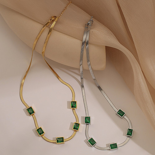 Schlichter Commute-Stil, quadratische Halskette mit Intarsien aus Edelstahl und Zirkon mit 18-Karat-Vergoldung