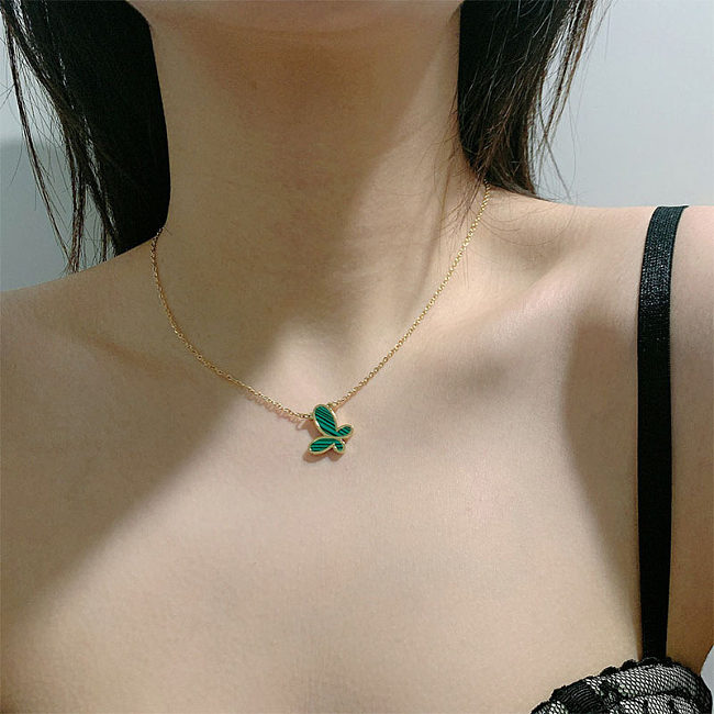 Einfache Halskette mit Schmetterlingsanhänger aus Edelstahl in loser Schüttung