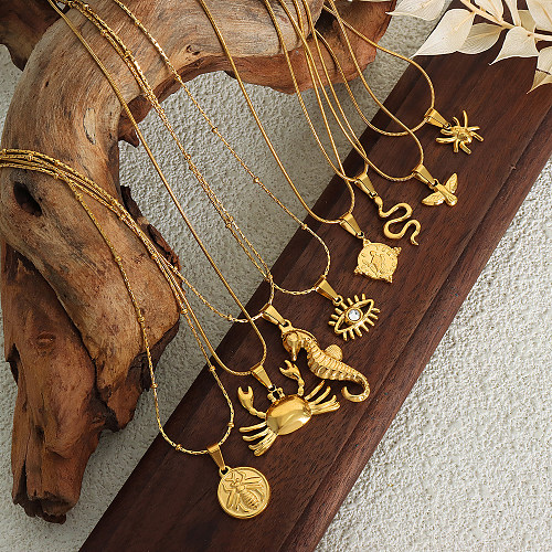 Collar colgante chapado en oro de 18 quilates de acero inoxidable con cangrejo de serpiente de estilo moderno a granel