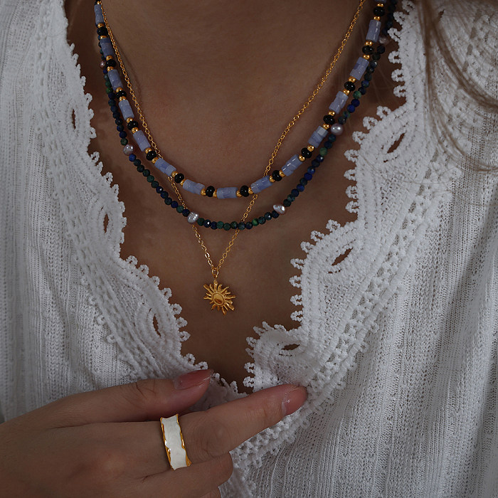 Lässige, schlichte Halskette mit Sonnenanhänger, Edelstahlbeschichtung und 18-Karat-Vergoldung