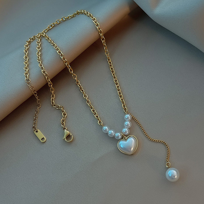 Elegante, schlichte, herzförmige Anhänger-Halskette aus Edelstahl mit Perlenbeschichtung und Inlay-Perle, 18 Karat vergoldet