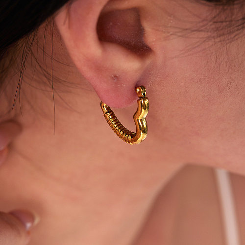 1 Paar herzförmige Ohrringe im IG-Stil aus Edelstahl mit 18-Karat-Vergoldung