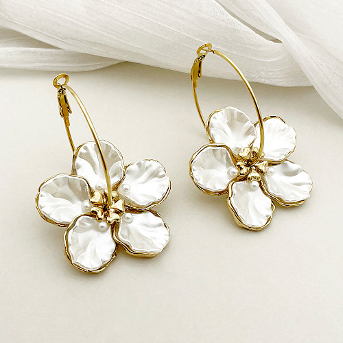 1 par de pendientes chapados en oro de perlas artificiales de acero inoxidable con incrustaciones de flores de estilo clásico vintage