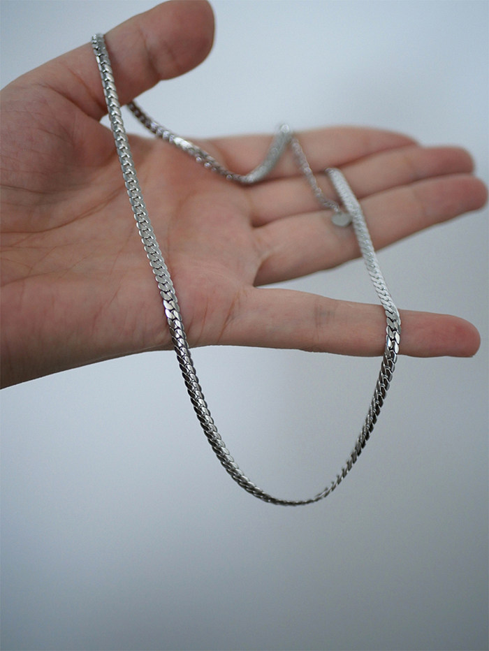 Retro-Halskette aus einfarbigem Edelstahl