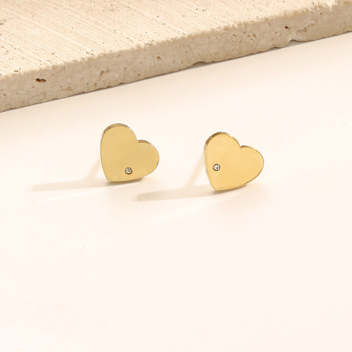 1 Paar modische Ohrstecker in Herzform aus Edelstahl mit Strasssteinen