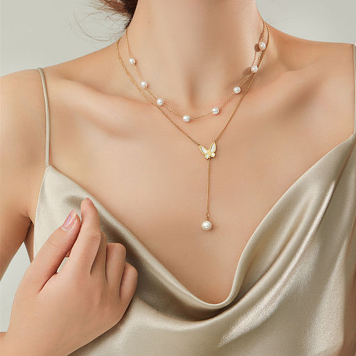 Elegante mehrschichtige Halsketten mit Schmetterlings-Edelstahlbeschichtung, Intarsien, künstlichen Perlen und 18 Karat vergoldeten Muscheln
