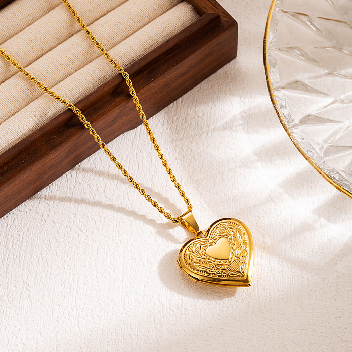 Modern Style Square Heart Shape Shell Stainless Steel  Three-dimensional Carving 18K Gold Plated Pendant Necklace
