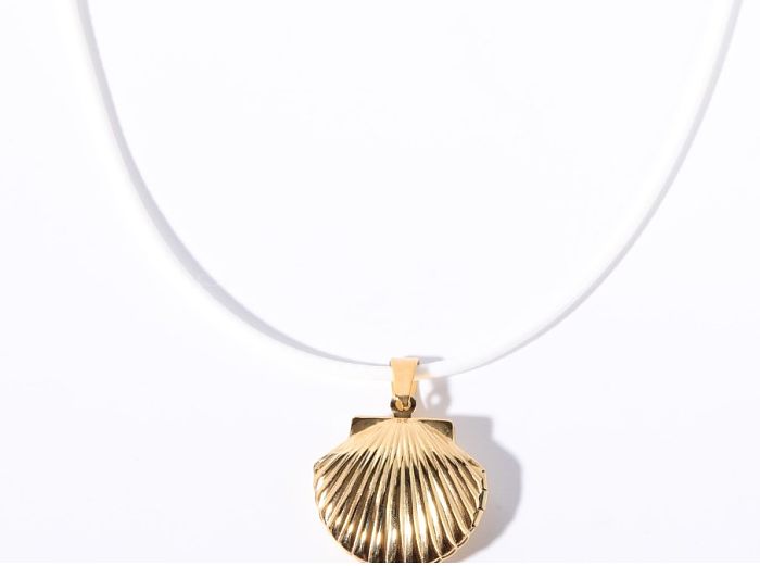 Casual Shell Stainless Steel  Leather Rope Plating 18K Gold Plated Pendant Necklace