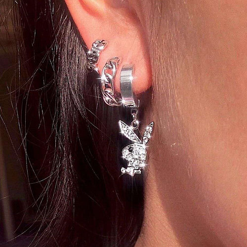 1 par de pendientes colgantes de diamantes de imitación con incrustaciones de acero inoxidable de conejo hip-hop