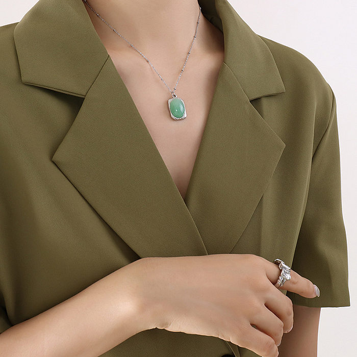 Collar con colgante de piedra natural morada y verde retro de acero inoxidable a la moda