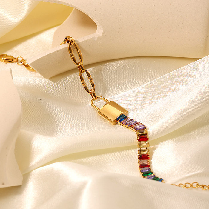 Schlichte Armbänder mit glänzendem Schloss und Inlay aus Zirkon mit 18-Karat-Vergoldung